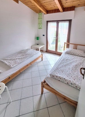 3 bedrooms, desk, free WiFi, bed sheets - Birch Tree Apartment - Peaceful & Happy Stay (Riva del Garda)