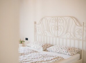 3 bedrooms, desk, free WiFi, bed sheets - Birch Tree Apartment - Peaceful & Happy Stay (Riva del Garda)