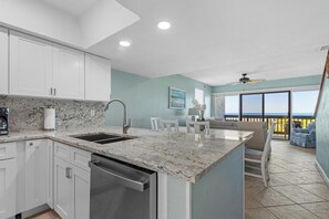 Fridge, microwave, oven, stovetop - Charming 2-bedroom Oceanfront condo in St. Augustine (Saint Augustine)