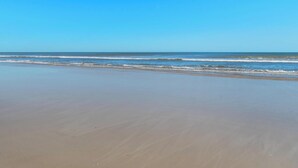 On the beach - Island House I205: Oceanfront, steps to pool, budget friendly (Saint Augustine)