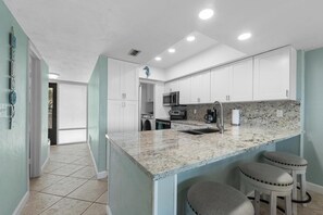 Fridge, microwave, oven, stovetop - Charming 2-bedroom Oceanfront condo in St. Augustine (Saint Augustine)