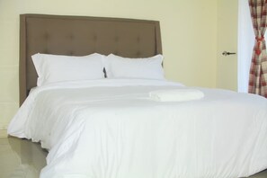 Comfort-lejlighed - terrasse - udsigt til have | Skrivebord, arbejdsområde til bærbare computere, lydisolering