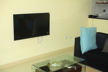 Apartamento conforto, varanda, vista para o jardim | Escrivaninha, espaço de trabalho para notebook, quartos à prova de som