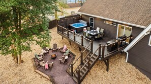 Outdoor dining - Relax & Reconnect at this Thoughtful River Retreat (Mount Airy)