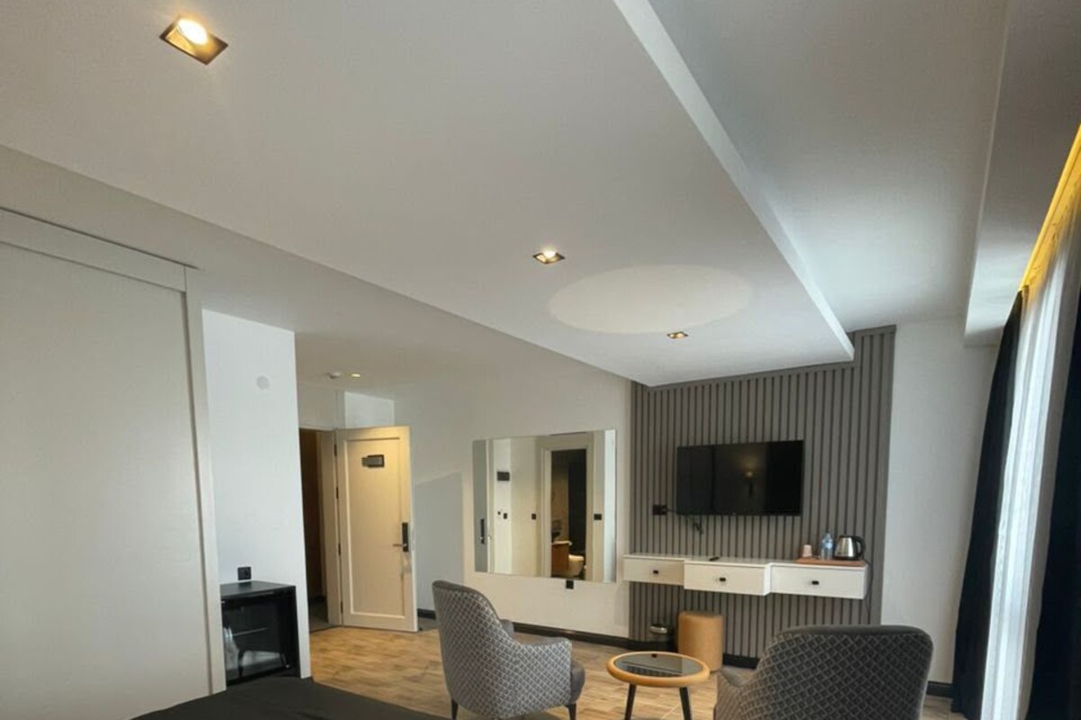 Superior-Vierbettzimmer, Stadtblick | Hochwertige Bettwaren, Bettwäsche