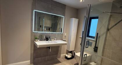 Modern Accessible Annex for Families & Professionals Near Bangor Coast