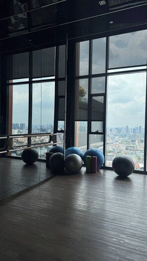 Room, 1 Bedroom, Balcony, Garden View | Interior - Room-next to the Subway, Huaikhwang's mo (Bangkok)