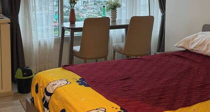 Room-next to the Subway, Huaikhwang's mo