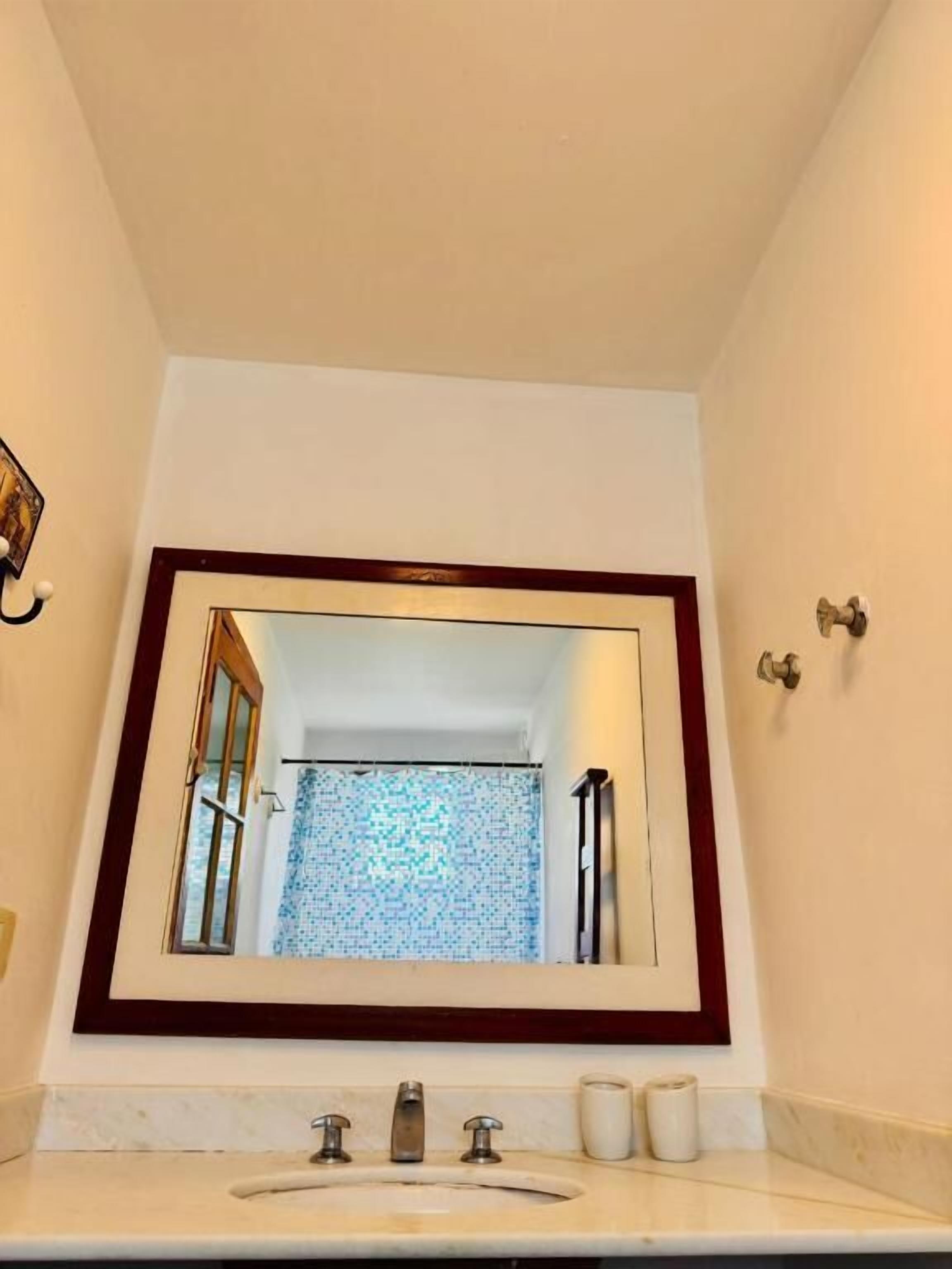 Habitación con 1 cama doble o 2 individuales | Baño