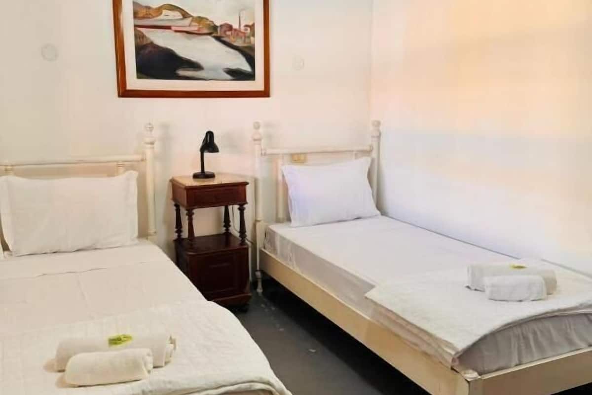 Double or Twin Room | WiFi (free)