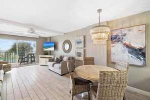 TV, books - Plantation Palms 6203 by Liquid Life (Gulf Shores)