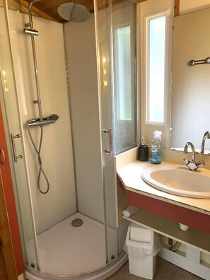 Bathroom - Gîte 4 personnes  (Les Cabannes)