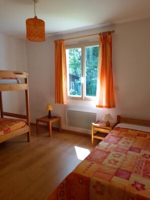 Room - Gîte 4 personnes  (Les Cabannes)