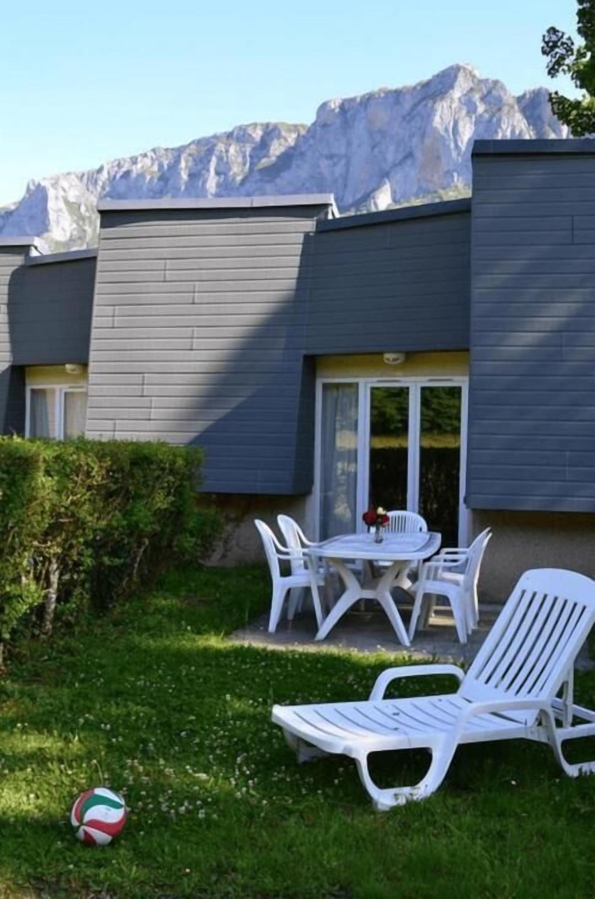 Classic House, Garden View | Outdoor dining
