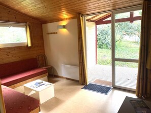 Living area - Gîte 4 personnes  (Les Cabannes)