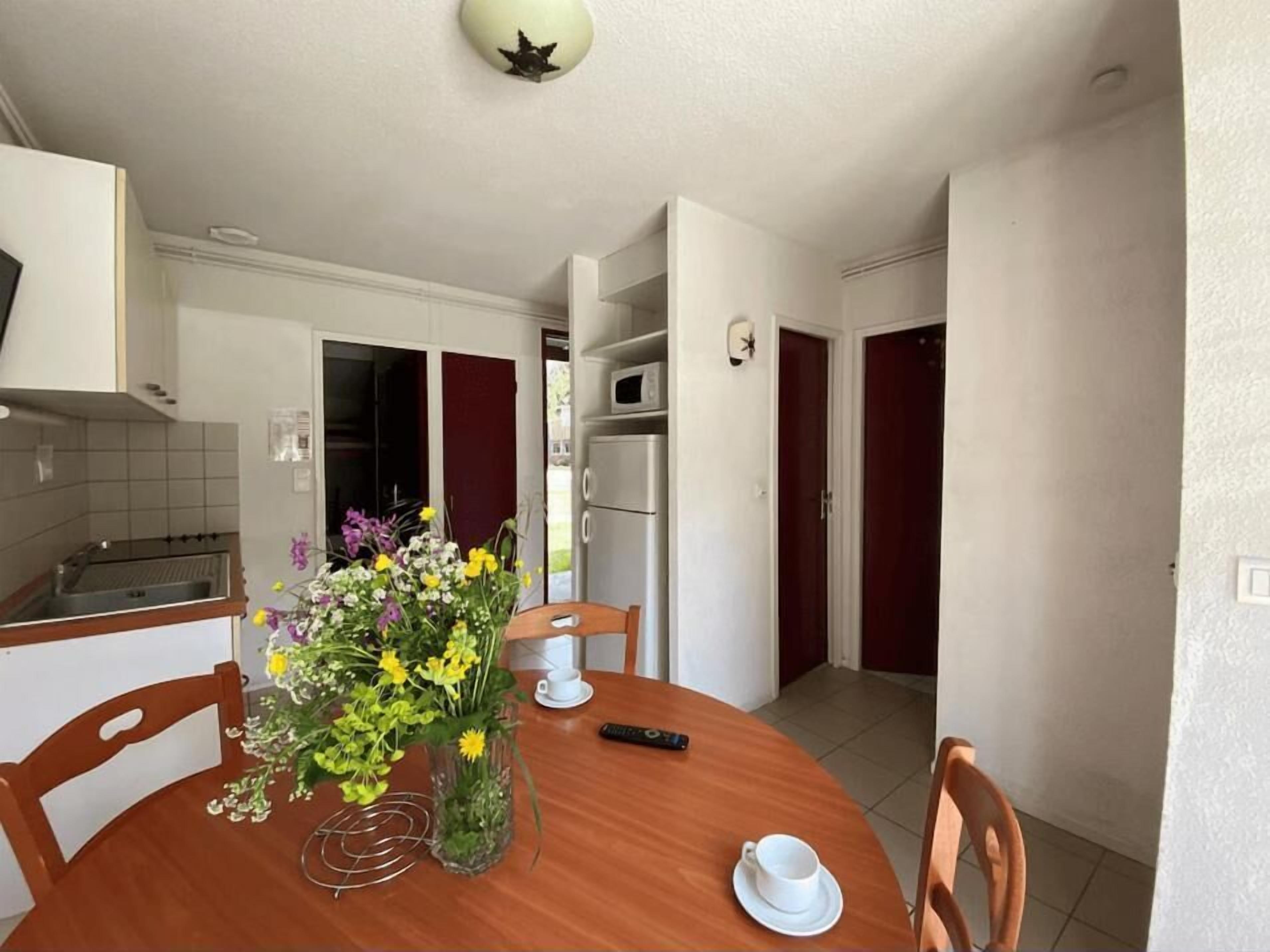 Klassiek huis, uitzicht op tuin | Dineren
