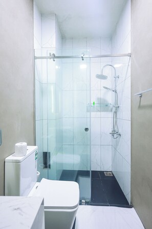 Standard Double Room, Balcony, Sea View | Bathroom - Lankahuts (Negombo)