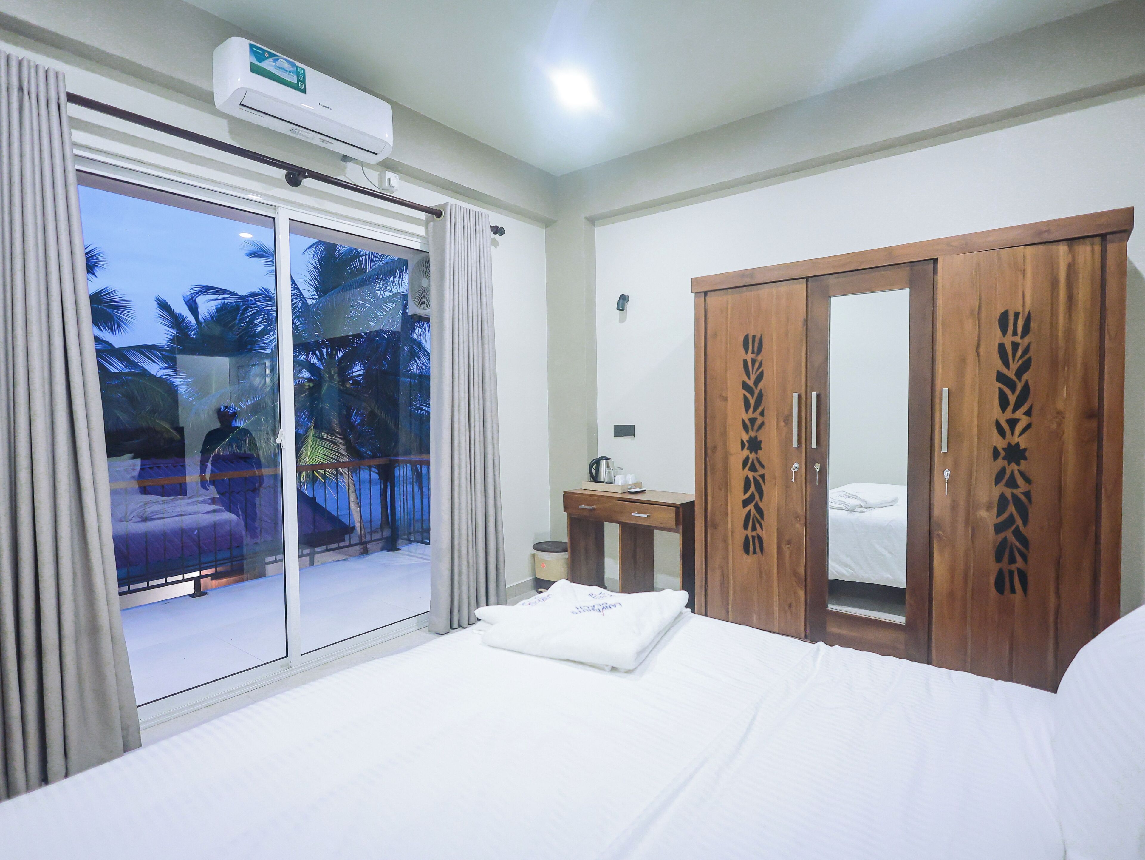 Standard Double Room, Balcony, Sea View | In-room safe, free WiFi