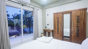 Standard Double Room, Balcony, Sea View | In-room safe, free WiFi