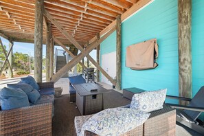 Outdoor dining - Extra R&R by Liquid Life (Orange Beach)