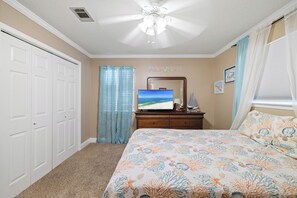 Een strijkplank/strijkijzer, gratis wifi, beddengoed