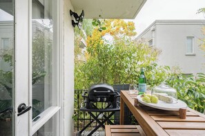 Balcony - 3bd 2 Bthtoorak Village Luxurious Apartment, Relax (Melbourne)