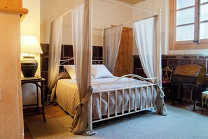 Accès Internet, draps fournis