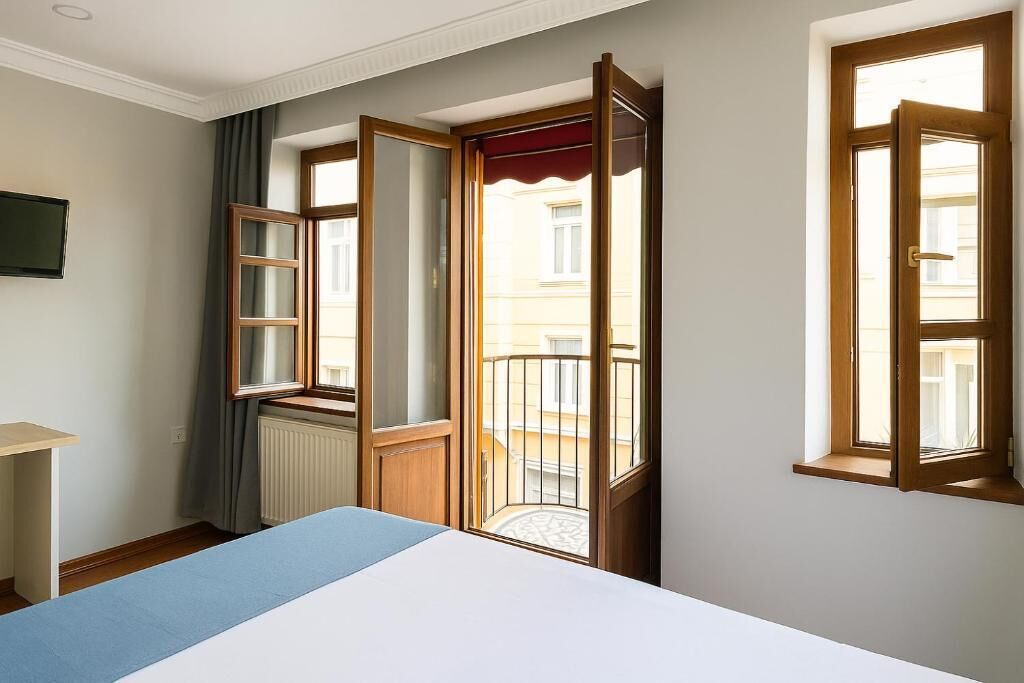 Classic Apartment, Balcony | Free WiFi