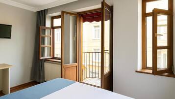 Classic Apartment, Balcony | Free WiFi