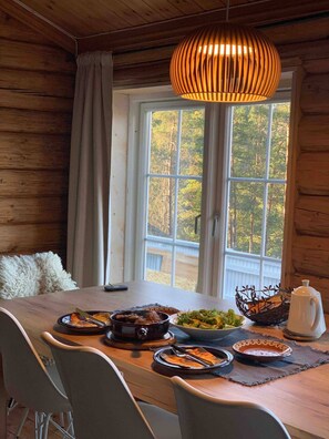 Cabin, 3 Bedrooms, Balcony, Garden View | Dining
