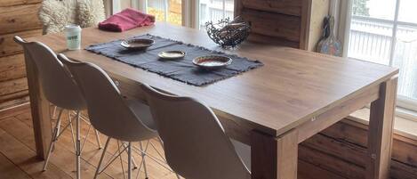 Cabin, 3 Bedrooms, Balcony, Garden View | Dining