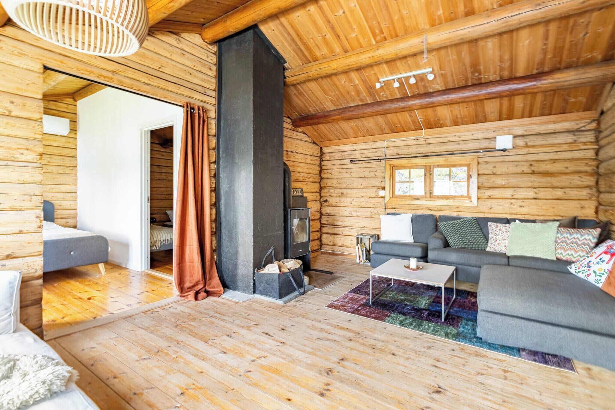 Cabin, 3 phòng ngủ, ban công, quang cảnh vườn | Khu phòng khách | Sách 