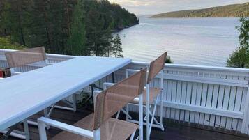 Kabin, 3 kamar tidur, balkon, pemandangan kebun | Tempat makan outdoor