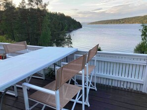 Outdoor dining - Cabin, 30 m to the Sea, 25 min Oslo, 10 min Tusenfryd (Frogn)