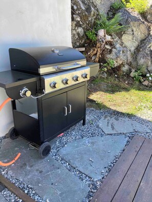 Cabin, 3 Bedrooms, Balcony, Garden View | BBQ/picnic area - Cabin, 30 m to the Sea, 25 min Oslo, 10 min Tusenfryd (Frogn)
