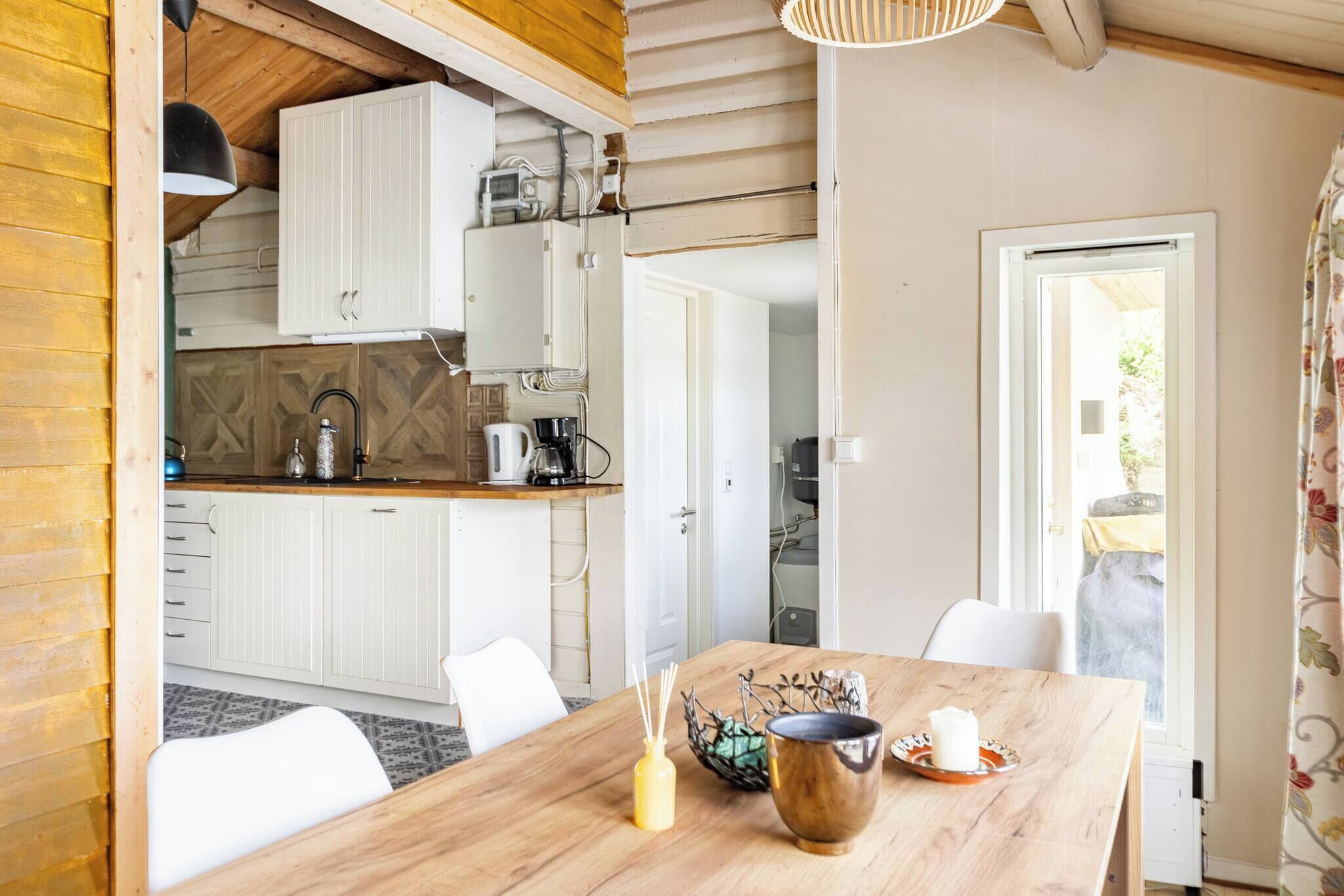 Cabin, 3 Bedrooms, Balcony, Garden View | Dining room