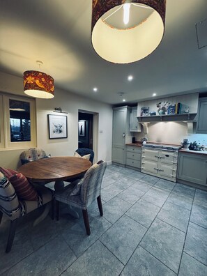 Dining - Chic 2-Bed Cottage with an Office, Garden, Parking, Pet-friendly, London 30 min (Oxted)