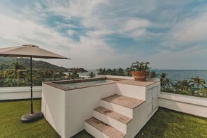 Property grounds - Vista Verde: Rooftop pool, pets, and near beach (San Pancho)