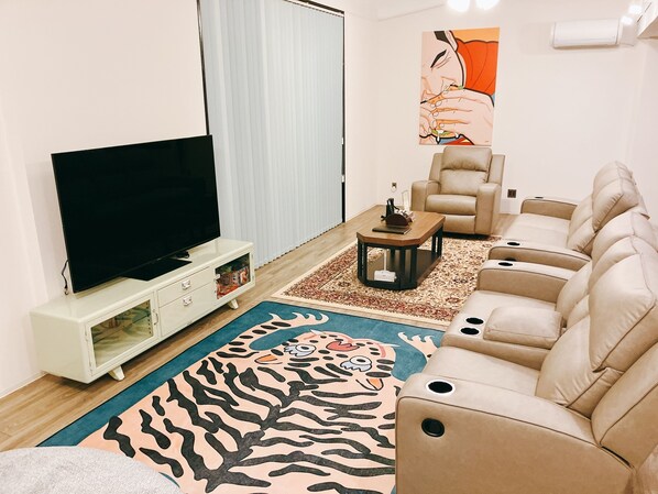 Unclassified image, 1 of 23, button