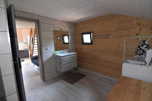 تجهيزات دش، مجففات شعر، ورق حمّام