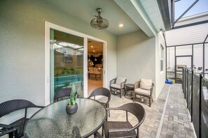 Outdoor dining - PROMO Stunning 5 BR Villa, Pool/Spa, Resort - by Blue Sky Villas (Clermont)