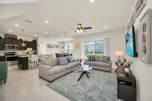 Smart TV, ping pong - PROMO Stunning 5 BR Villa, Pool/Spa, Resort - by Blue Sky Villas (Clermont)