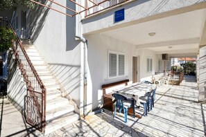 Outdoor dining - 3-Bedroom Holiday Apartment Senka #1 (Orebic)