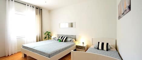 3 室のベッドルーム、アイロン / アイロン台、WiFi、ベッドシーツ