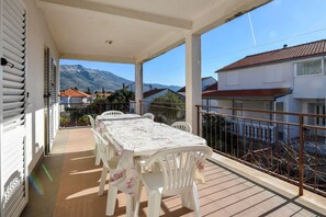 Outdoor dining - 3-Bedroom Holiday Apartment Senka #3 (Orebic)