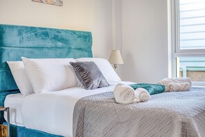 2 室のベッドルーム、客室ごとに異なる装飾、客室ごとに異なるインテリア、WiFi (無料)