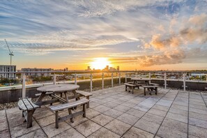 Outdoor dining - Apartment 422 (Salford)
