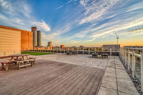 Outdoor dining - Apartment 422 (Salford)