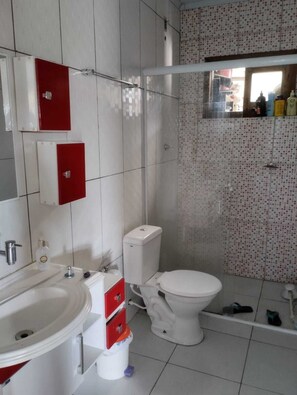 Towels, soap, toilet paper - Pink House Beach and Relaxation (Balneário Arroio do Silva)