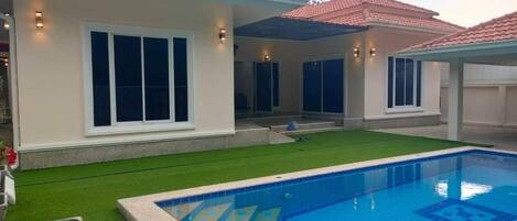 Villa, 3 chambres, accessible aux personnes à mobilité réduite, piscine privée | Piscine